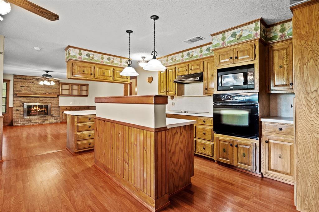 8659 Farm Road 115 Property Photo 9