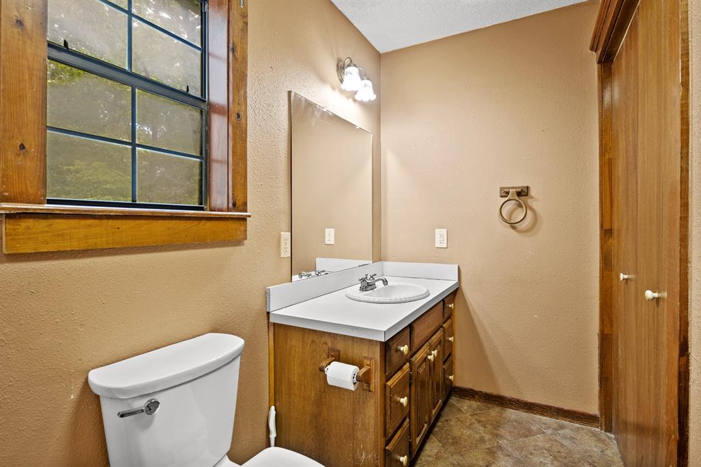8659 Farm Road 115 Property Photo 18