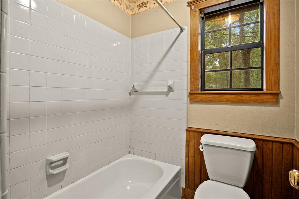 8659 Farm Road 115 Property Photo 24