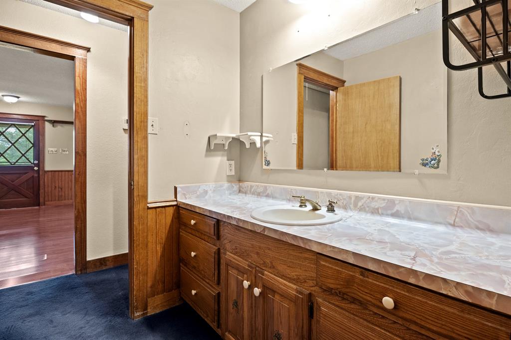 8659 Farm Road 115 Property Photo 25