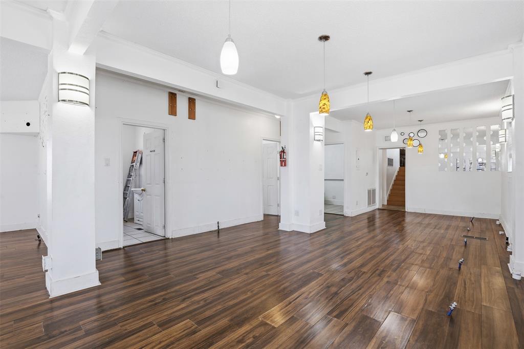 1115 N Main Street Property Photo 10