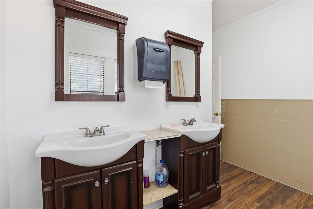 1115 N Main Street Property Photo 14