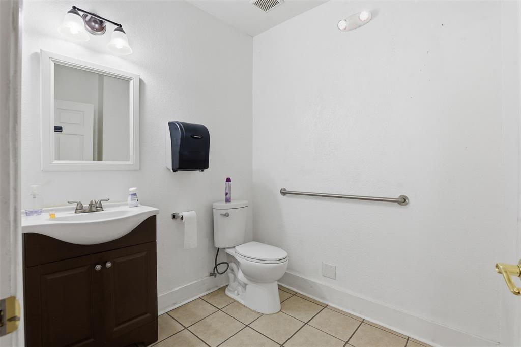 1115 N Main Street Property Photo 15