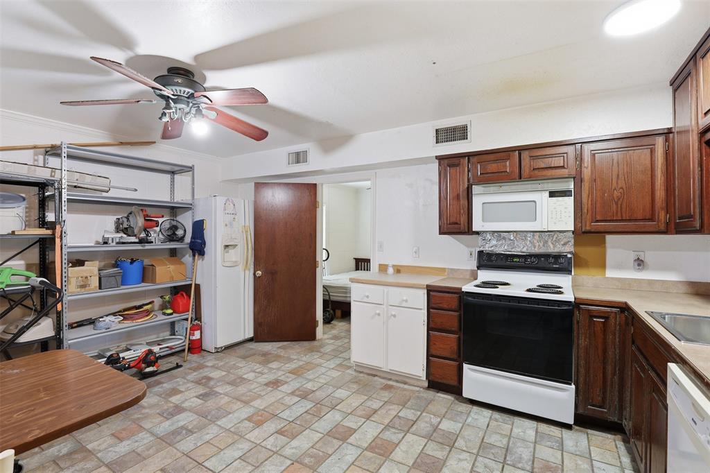 1115 N Main Street Property Photo 17