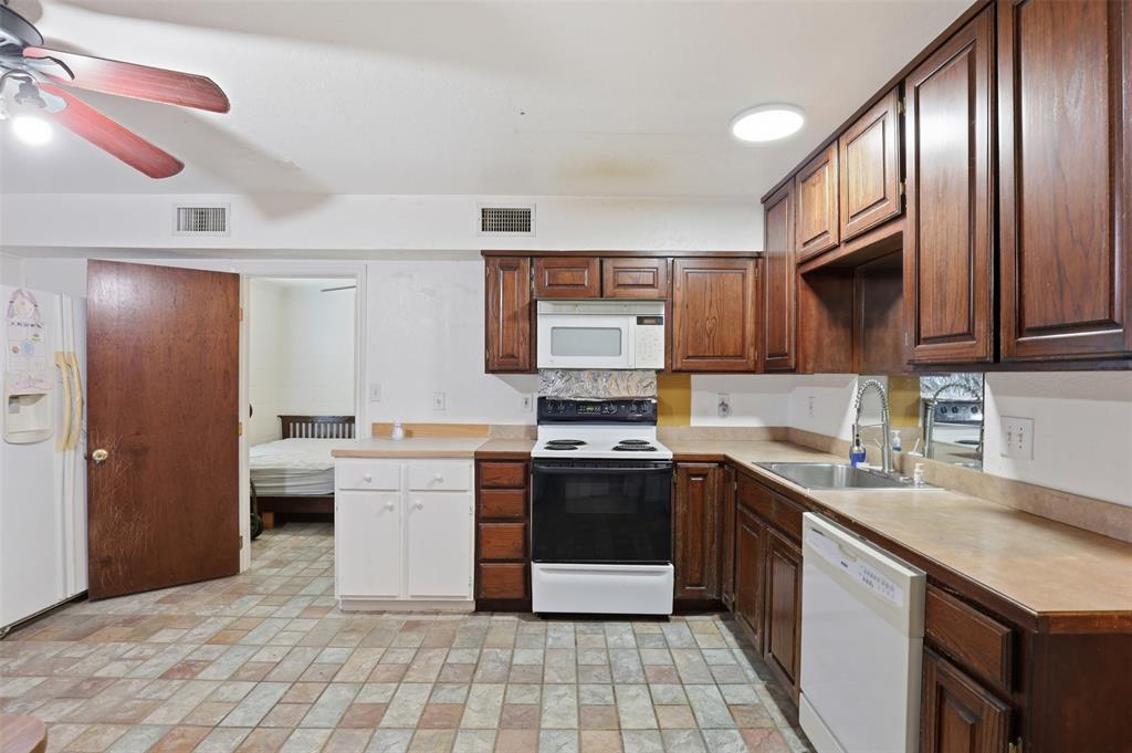 1115 N Main Street Property Photo 18