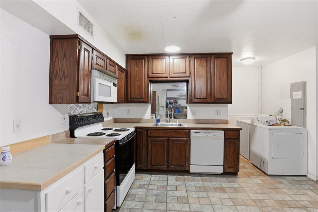 1115 N Main Street Property Photo 19