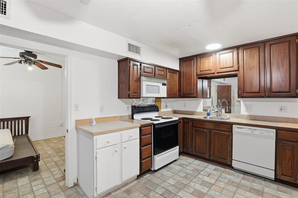 1115 N Main Street Property Photo 20