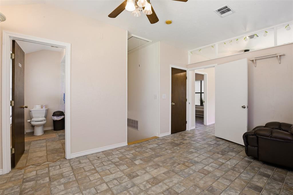 1115 N Main Street Property Photo 22