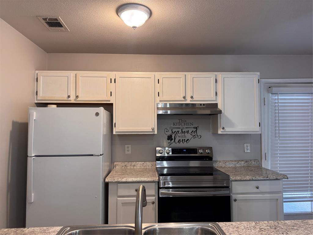 2327 Summer Place Drive Property Photo 9