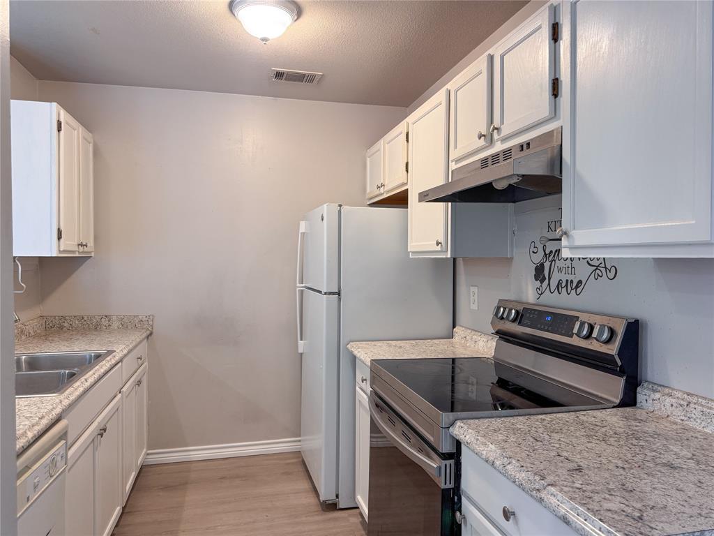 2327 Summer Place Drive Property Photo 10