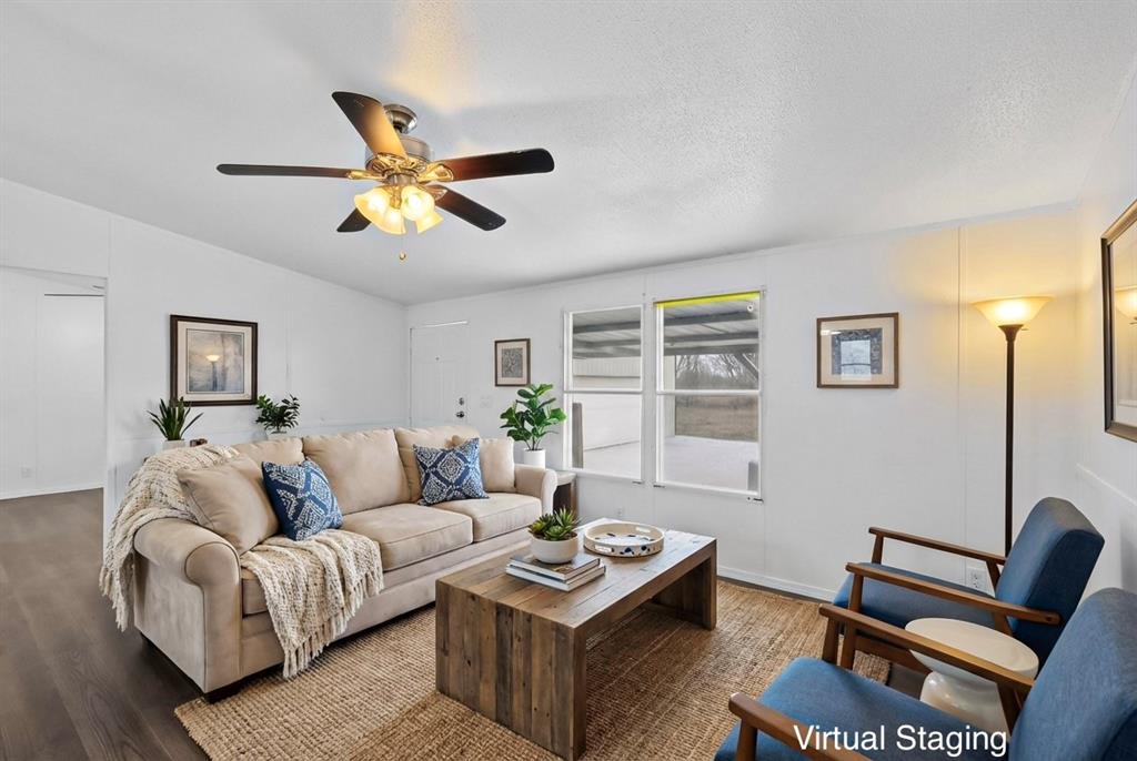 6553 Private Road 2270 Property Photo 2