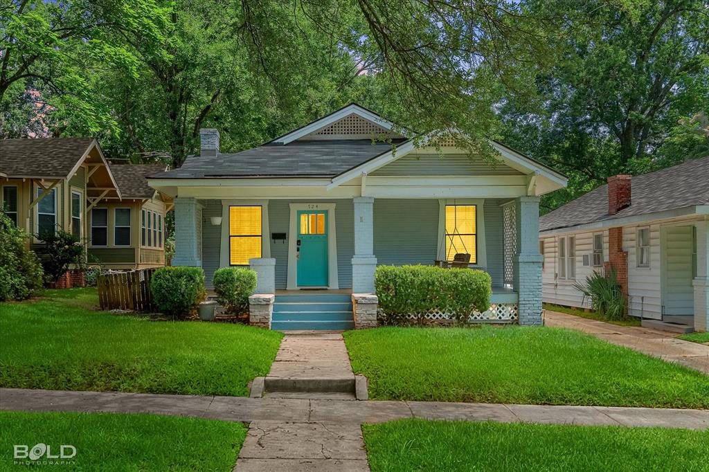 724 College Street Property Photo 1