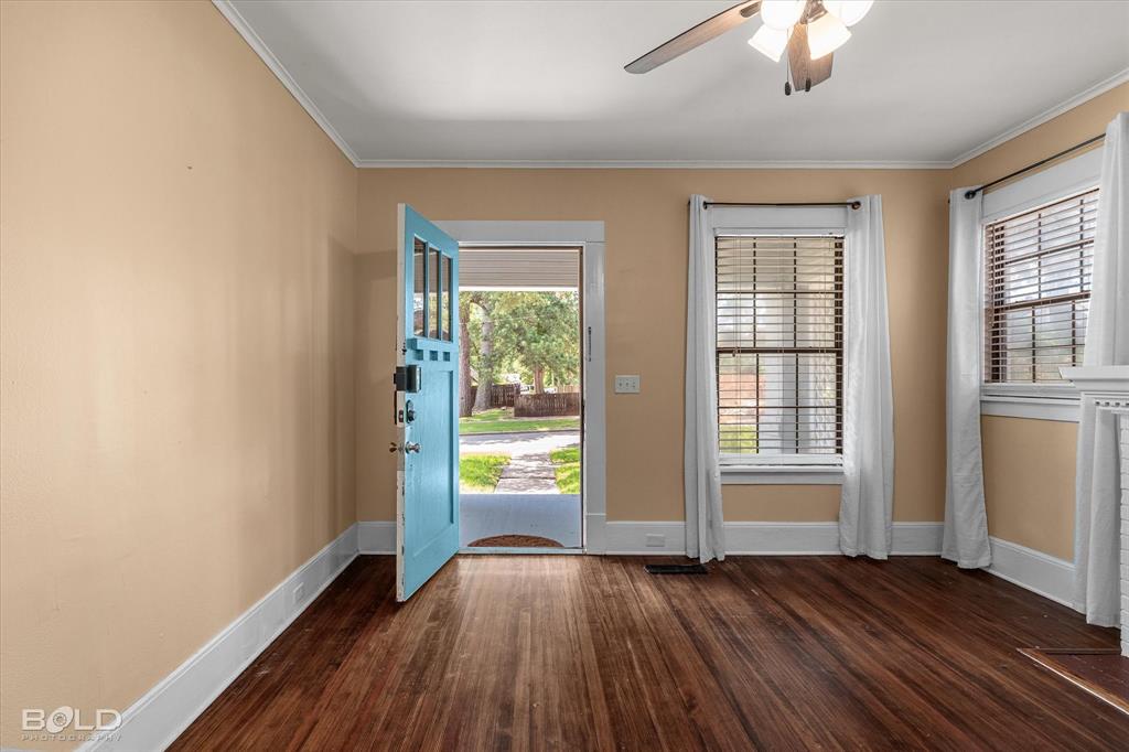 724 College Street Property Photo 5