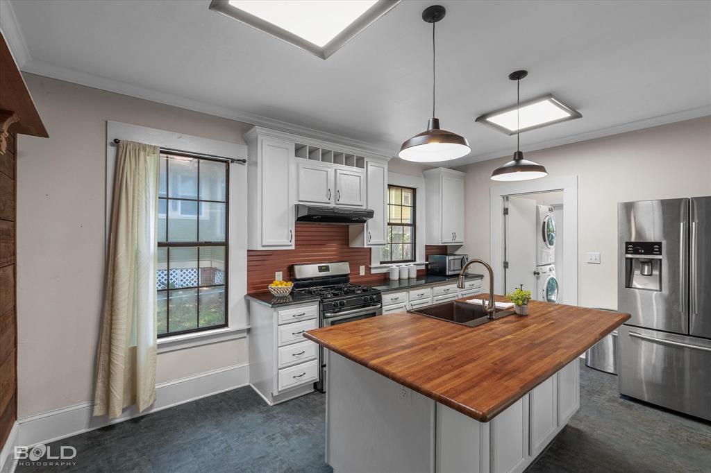 724 College Street Property Photo 16