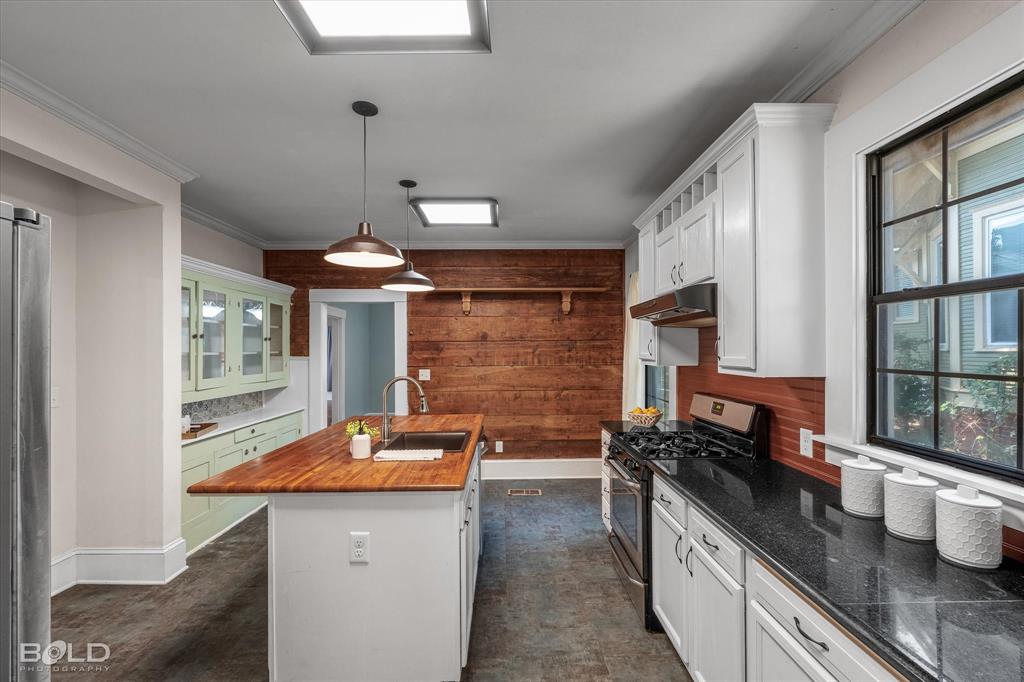 724 College Street Property Photo 17