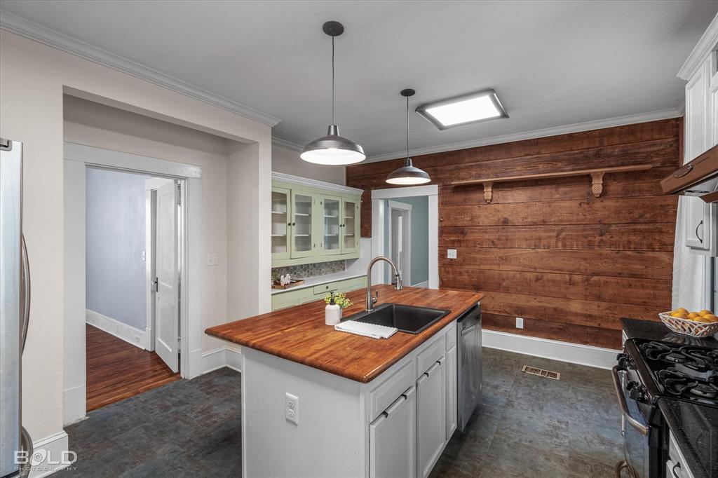 724 College Street Property Photo 18
