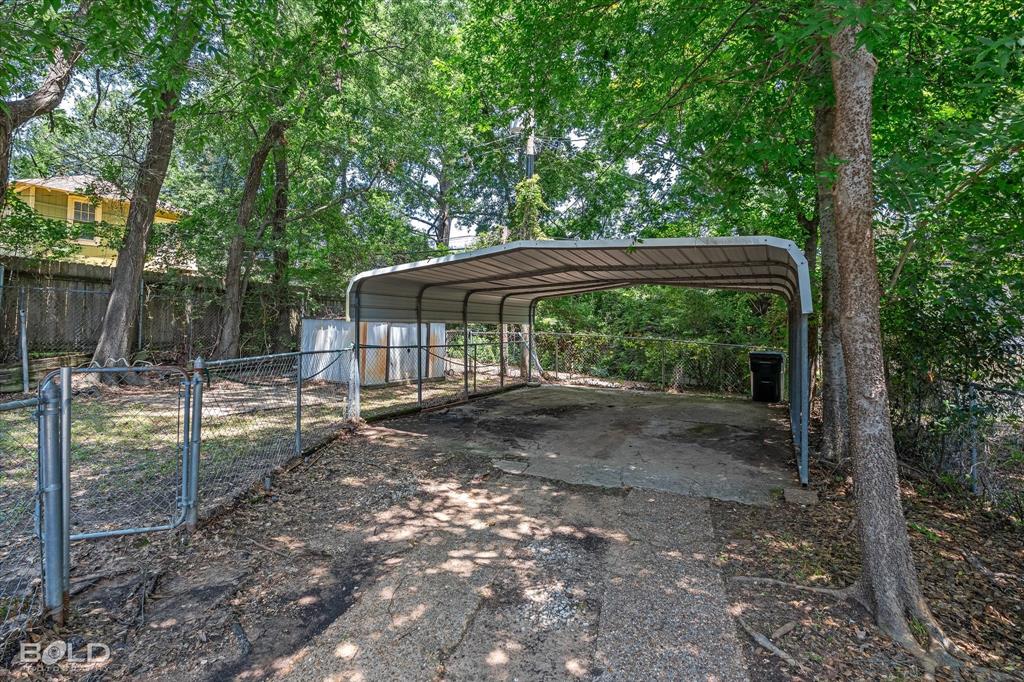 724 College Street Property Photo 37