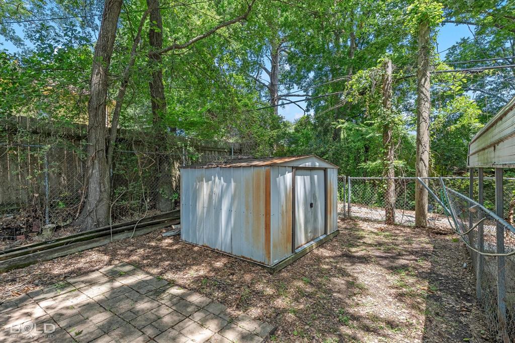 724 College Street Property Photo 38