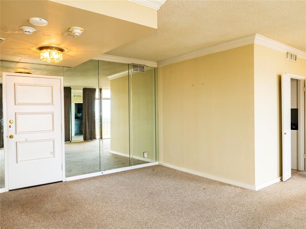 6211 W Northwest Highway 1501 Property Photo 5