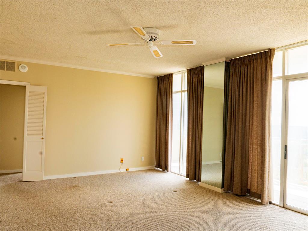 6211 W Northwest Highway 1501 Property Photo 9