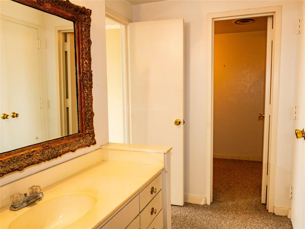 6211 W Northwest Highway 1501 Property Photo 11