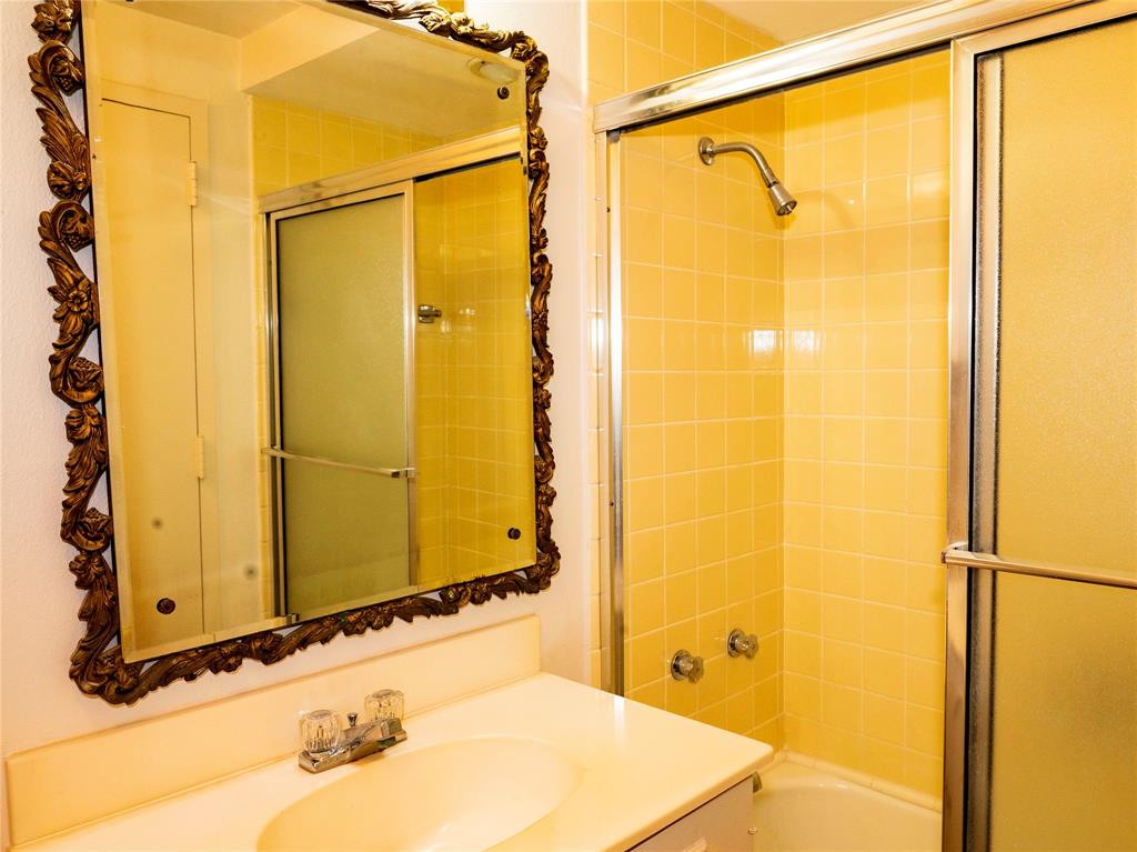 6211 W Northwest Highway 1501 Property Photo 12