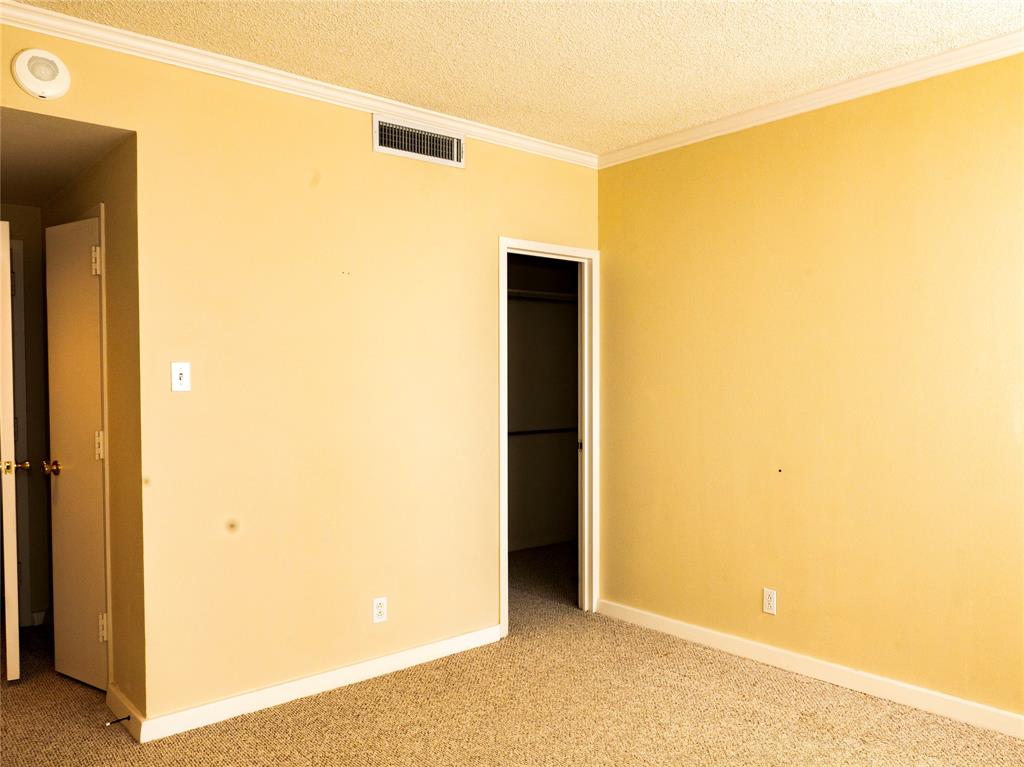 6211 W Northwest Highway 1501 Property Photo 14