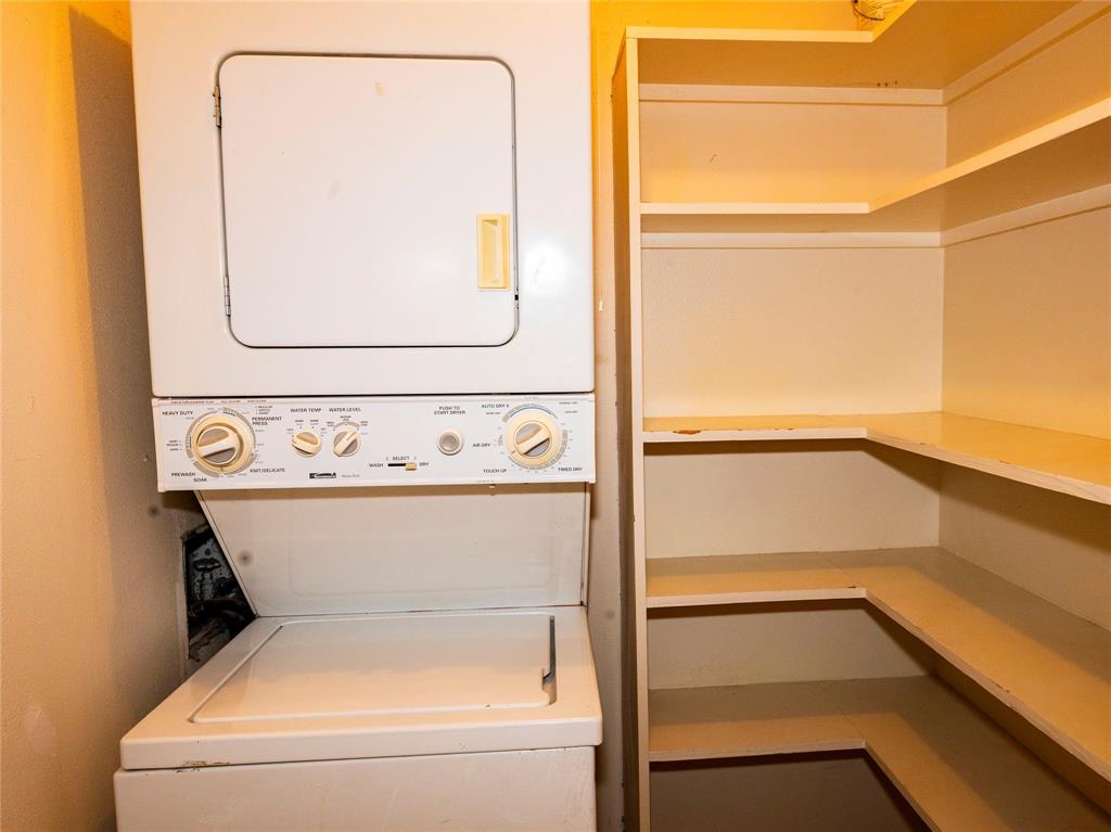 6211 W Northwest Highway 1501 Property Photo 15