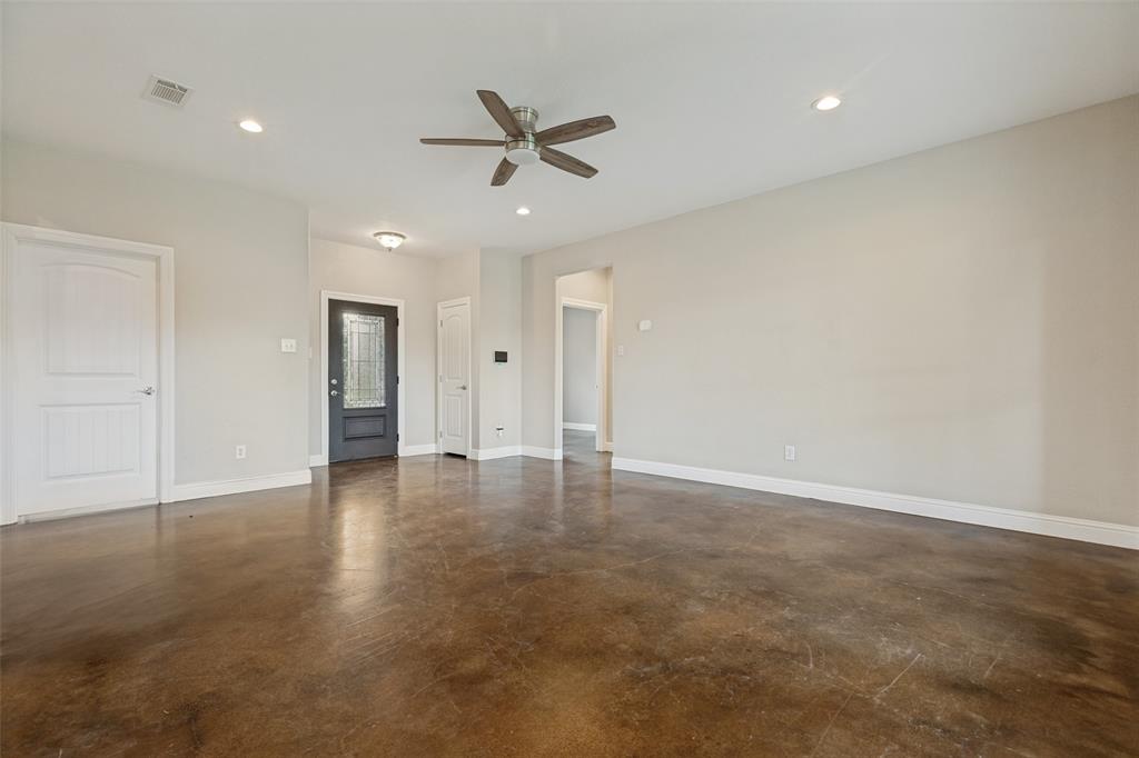 107 Indian Creek Property Photo 4