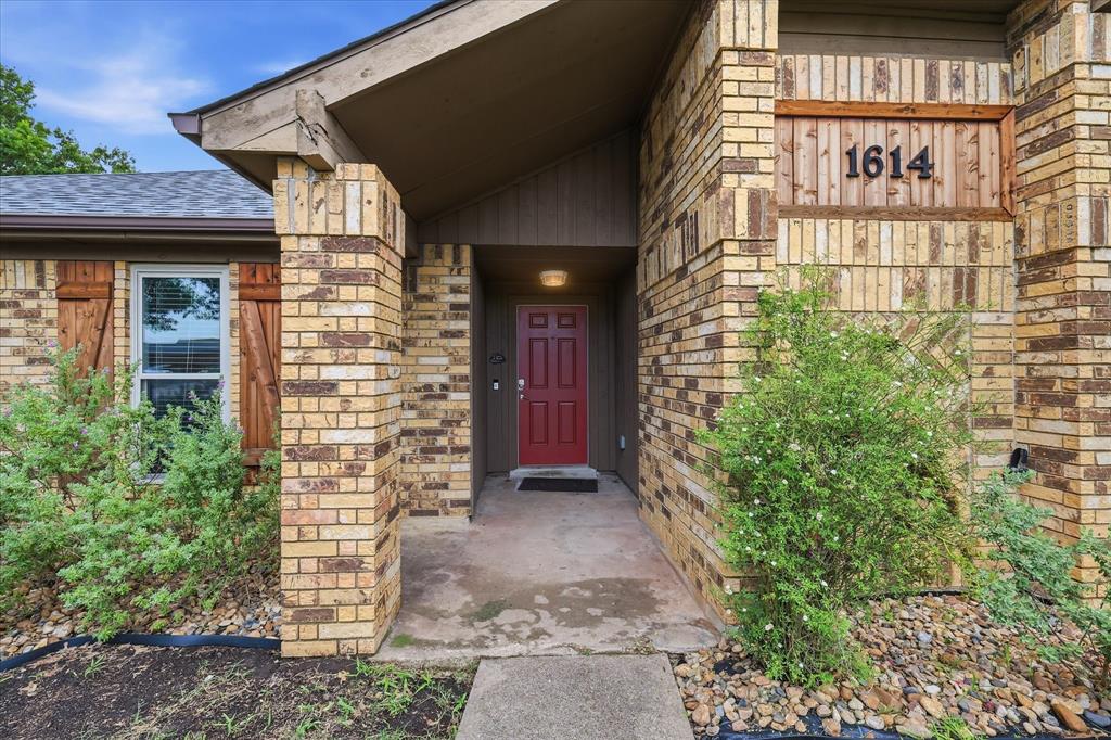 1614 Sunswept Terrace Property Photo 1