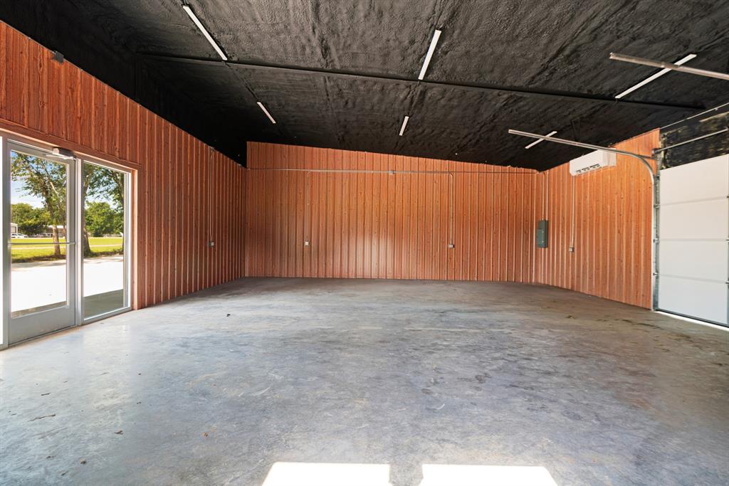 1105 W Front Highway Property Photo 20