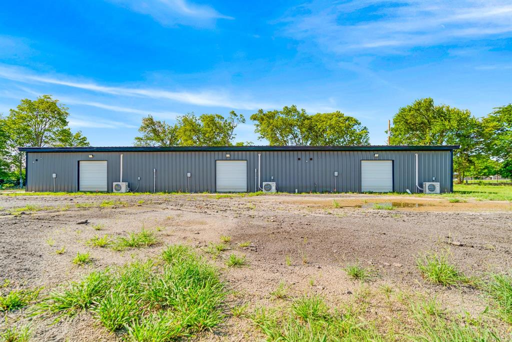 1105 W Front Highway Property Photo 24