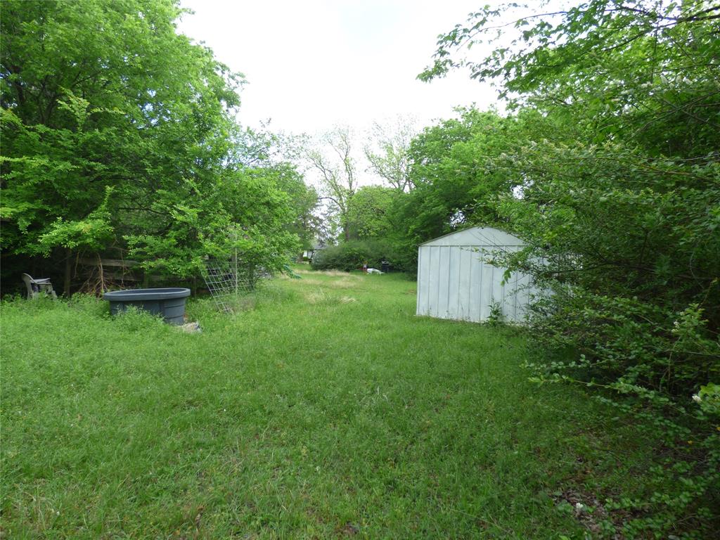 511 W Pecan Street Property Photo 3