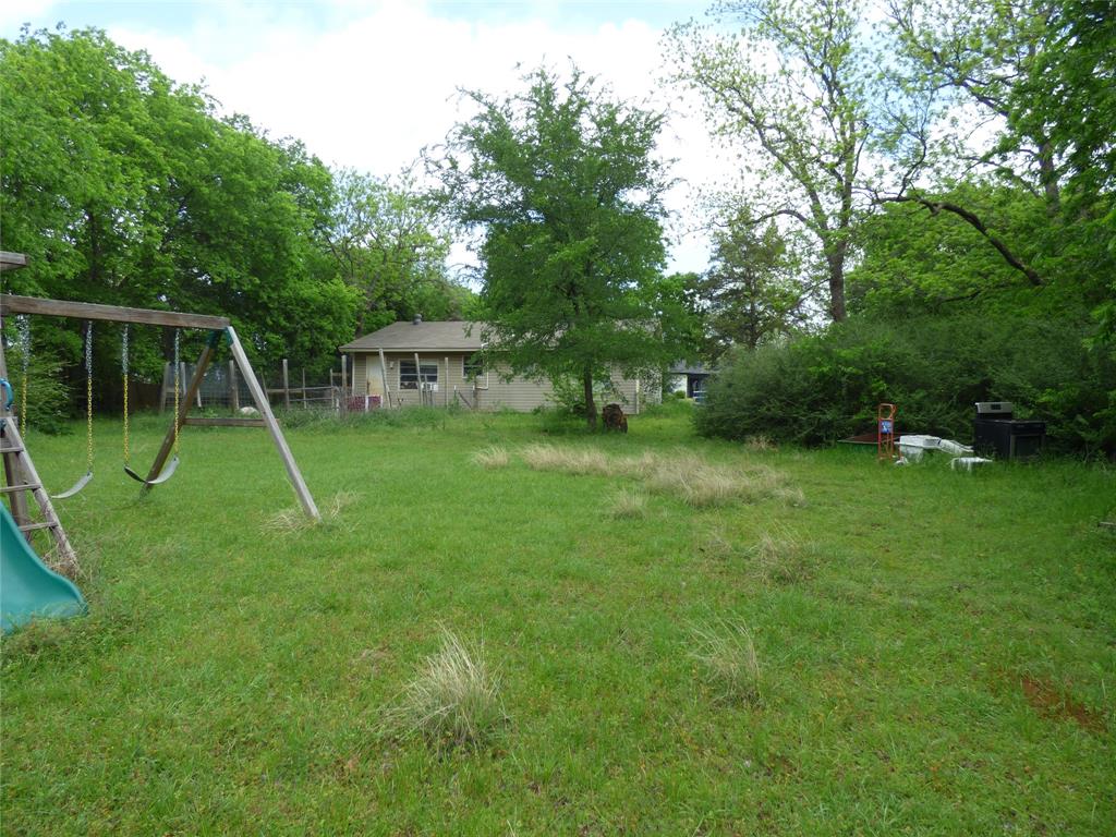 511 W Pecan Street Property Photo 8