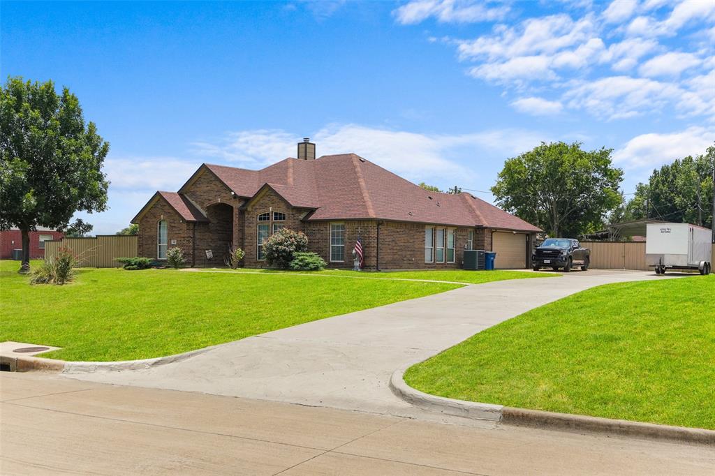 412 Kings Creek Drive Property Photo 4