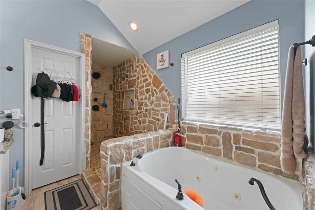 412 Kings Creek Drive Property Photo 19