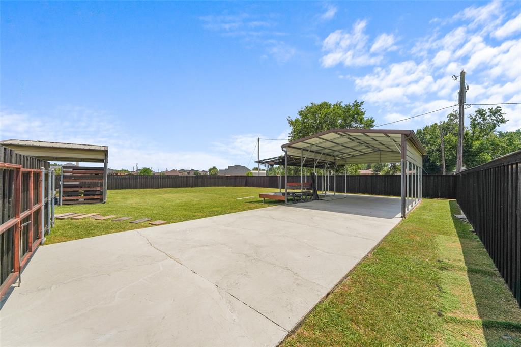 412 Kings Creek Drive Property Photo 28