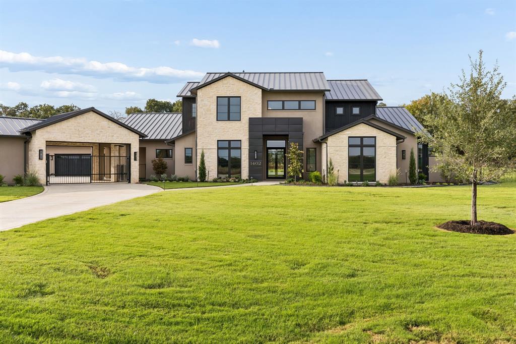1402 Clydesdale Road Property Photo 1