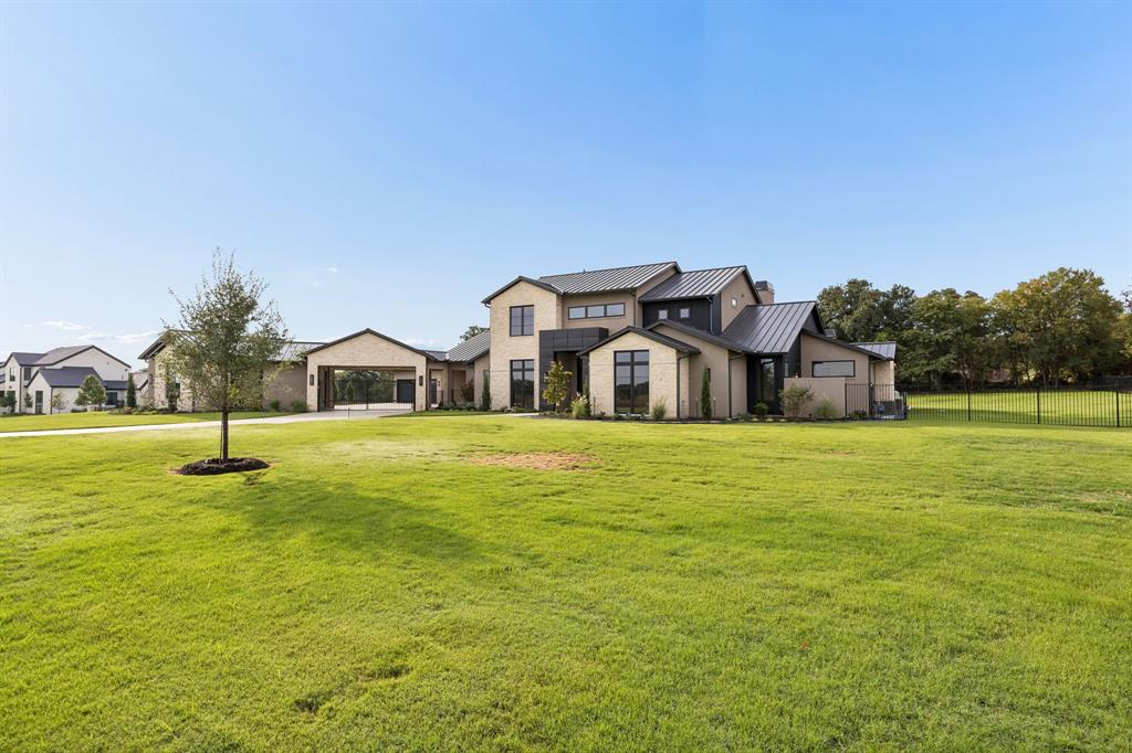 1402 Clydesdale Road Property Photo 2