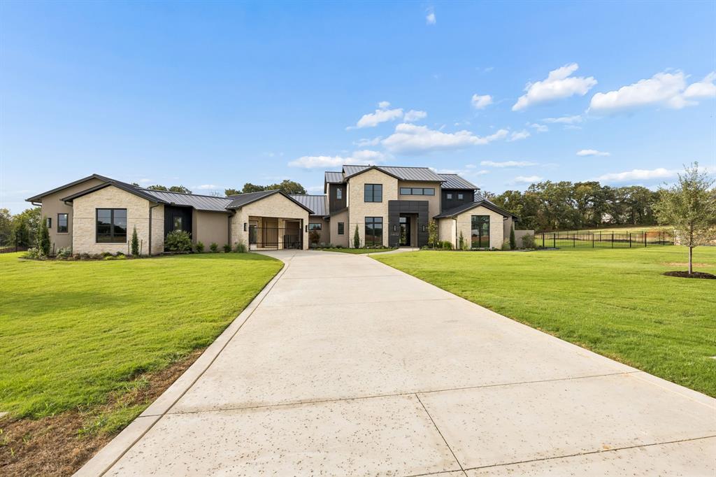 1402 Clydesdale Road Property Photo 3