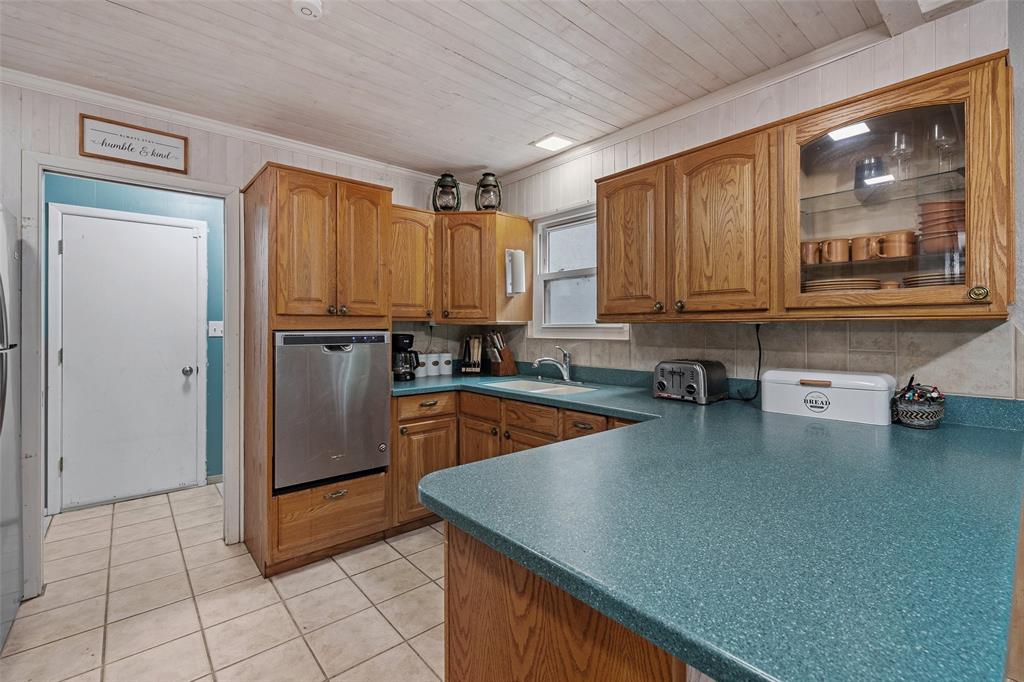 4111 Davis Road Property Photo 10