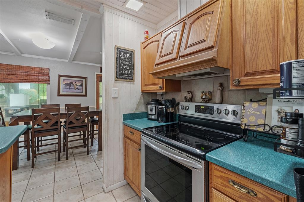 4111 Davis Road Property Photo 11