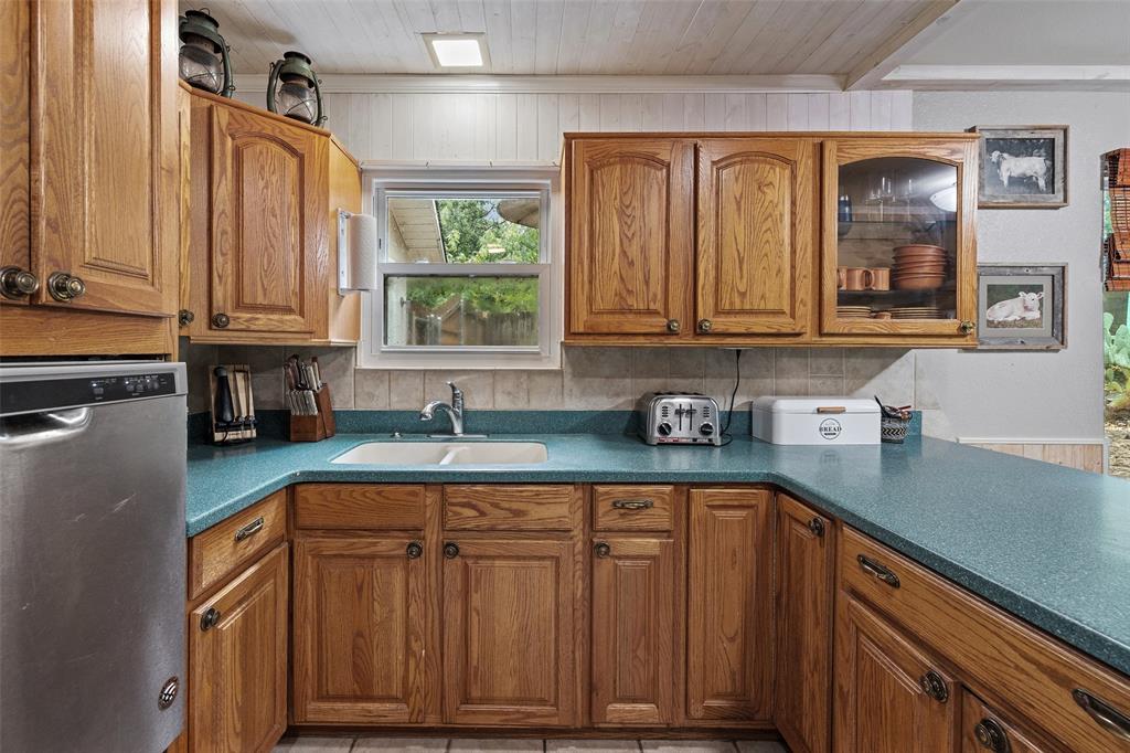 4111 Davis Road Property Photo 12