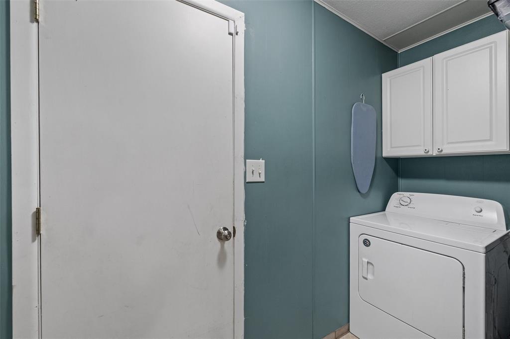 4111 Davis Road Property Photo 14