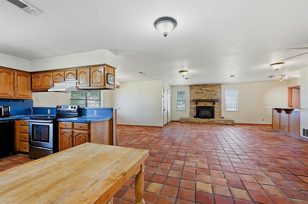 976 County Road 4070 Property Photo 18