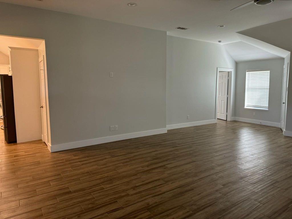 563 Lakeside Drive Property Photo 12