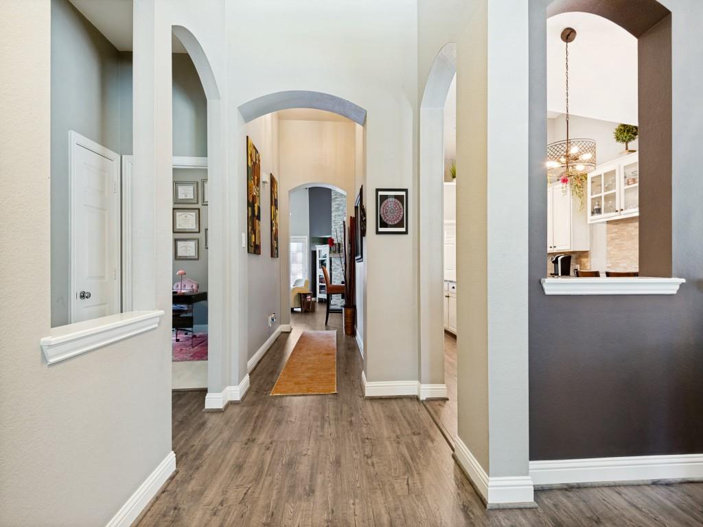 438 Southridge Way Property Photo 4