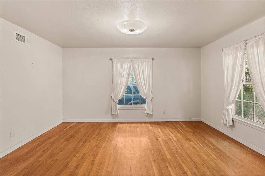 609 Oakhill Drive Property Photo 8