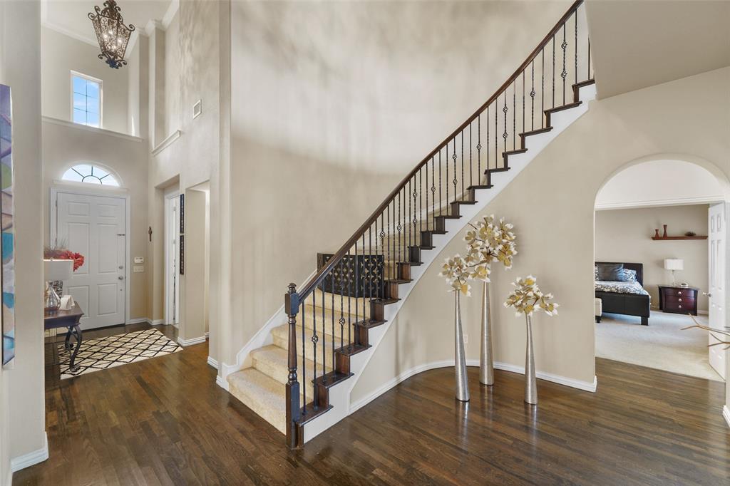 10082 Drawbridge Drive Property Photo 4