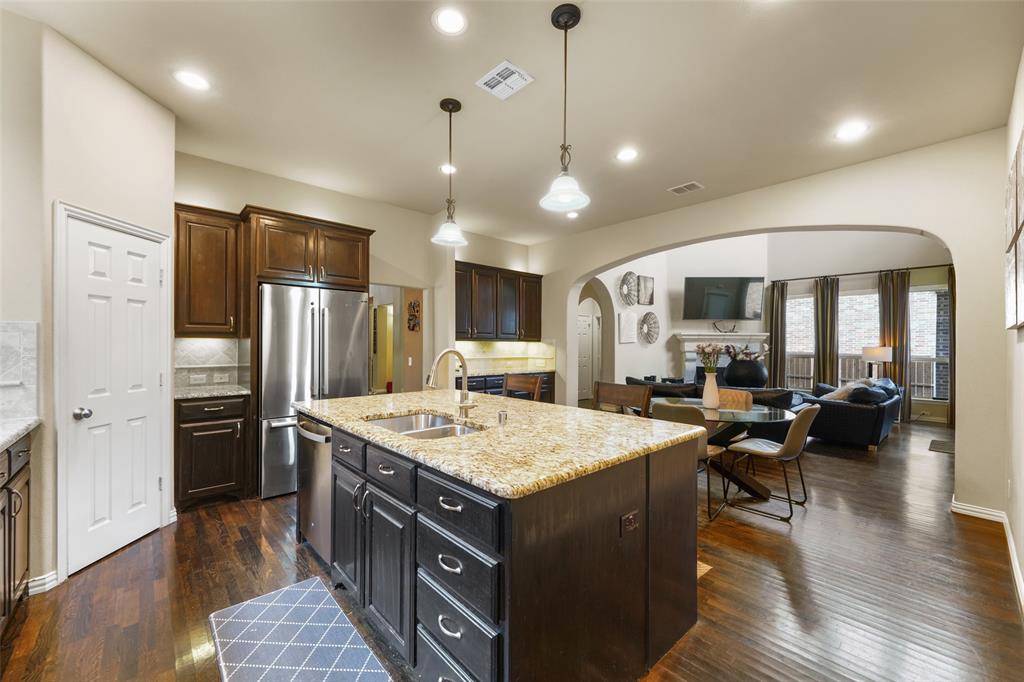 10082 Drawbridge Drive Property Photo 8
